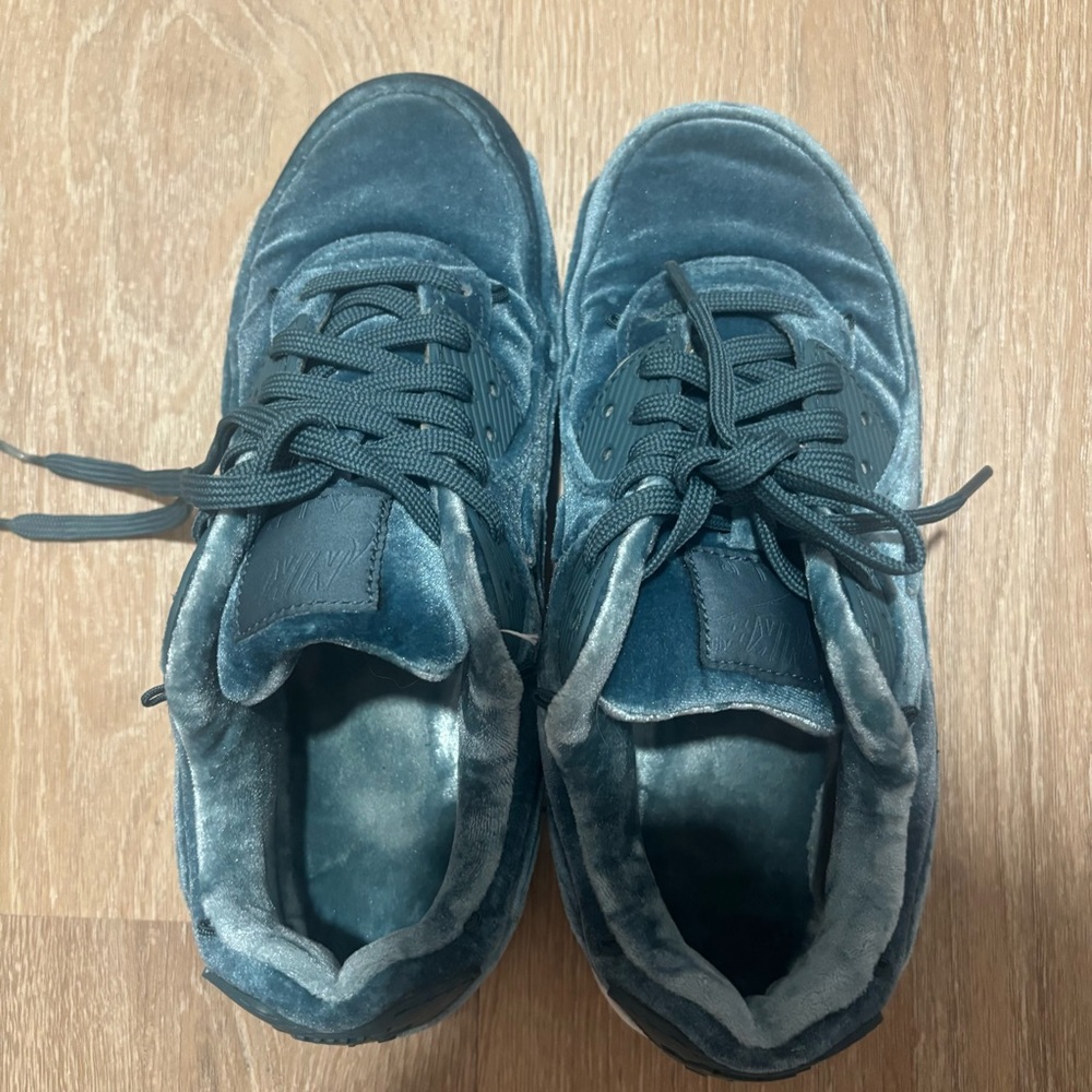 Nike velvet Teal Sneakers - Picture 4 of 7